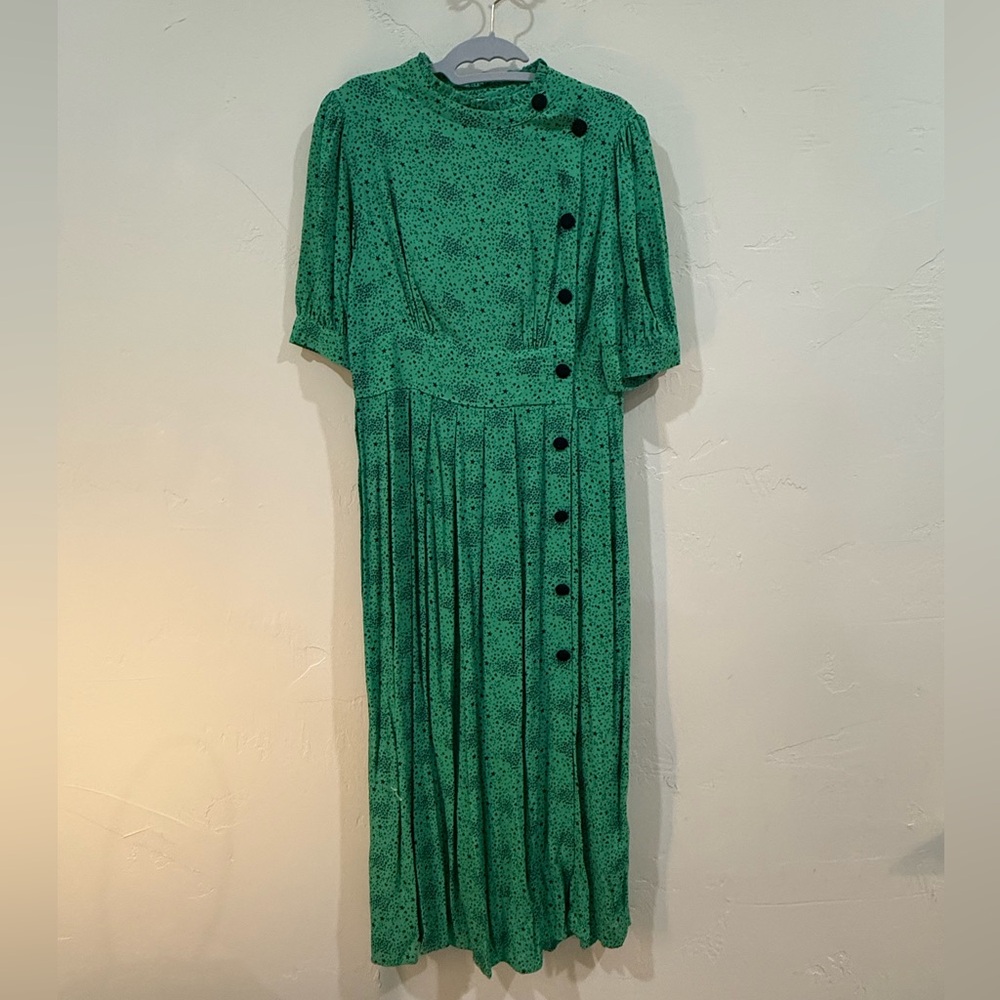 NWT Monsoon Green Pleated Midi Dress with Asymmetrical Button Detail Size 8 - Picture 3 of 4